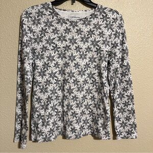 Croft & Barrow Women’s M White w/ Black Snowflakes Long Sleeve Classic Tee